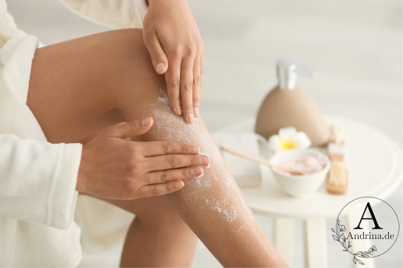 Frau cremt sich ihre Beine mit selbstgemachter creme ein