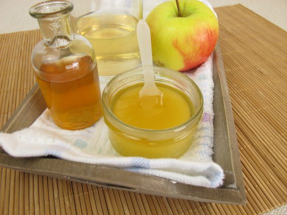 Haarspülung mit Apfelessig und Honig
